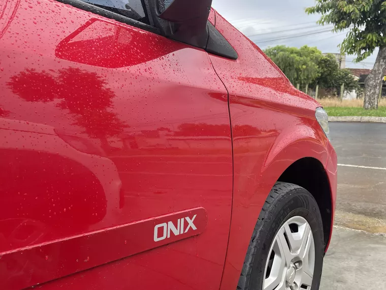 Chevrolet Onix Vermelho 6