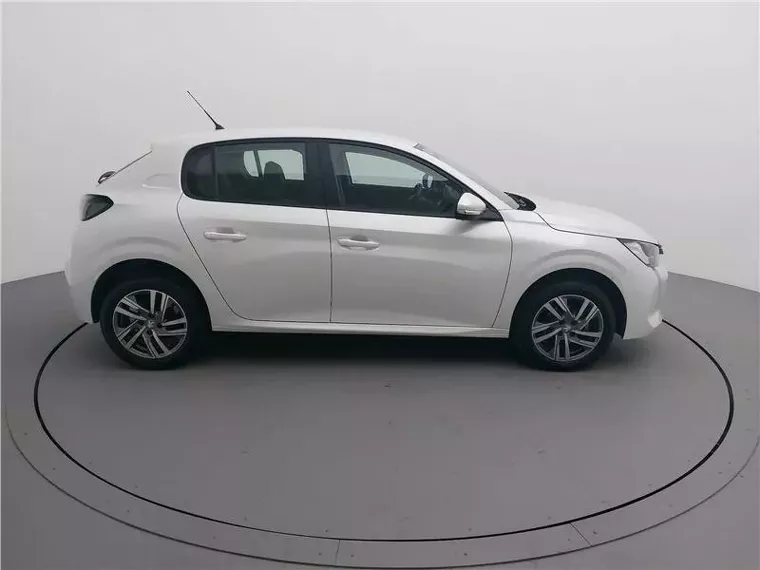 Peugeot 208 Branco 9