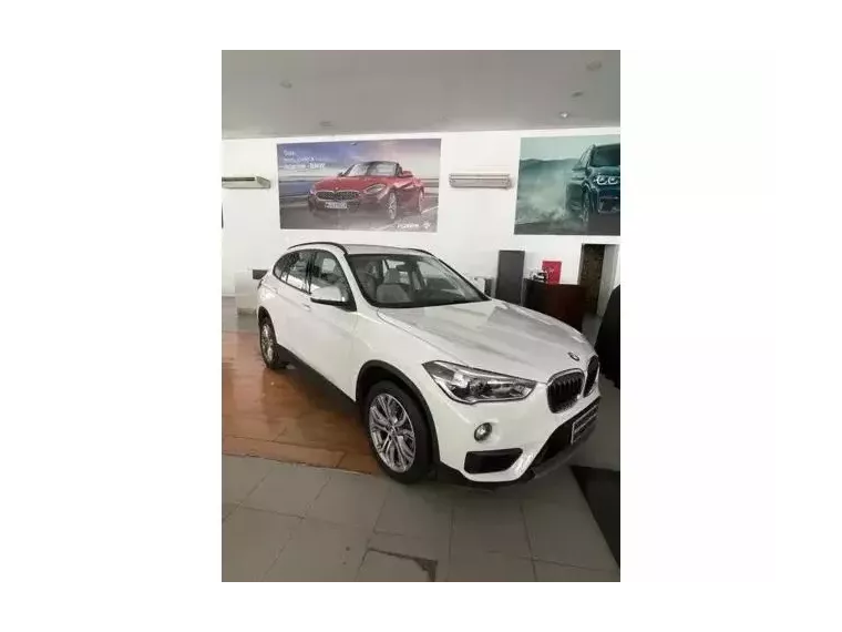 BMW X1 Branco 7