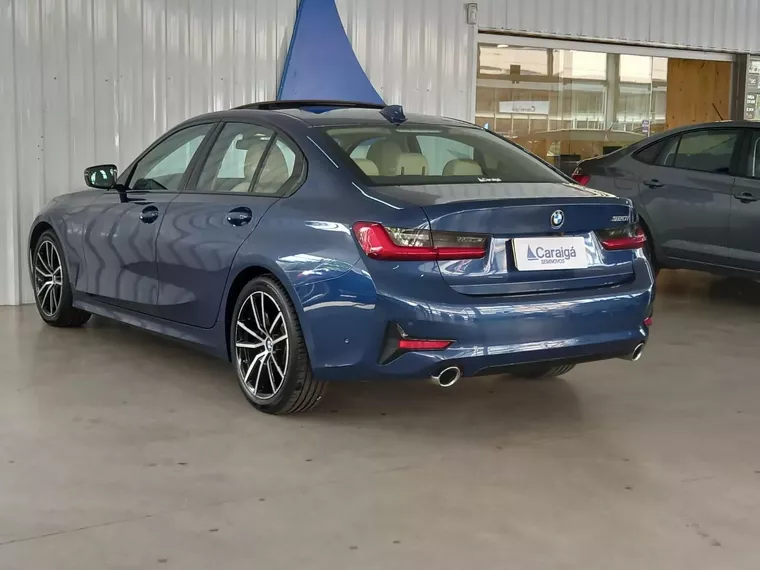 BMW 320i Azul 24