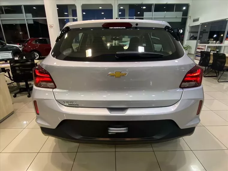 Chevrolet Onix Prata 8