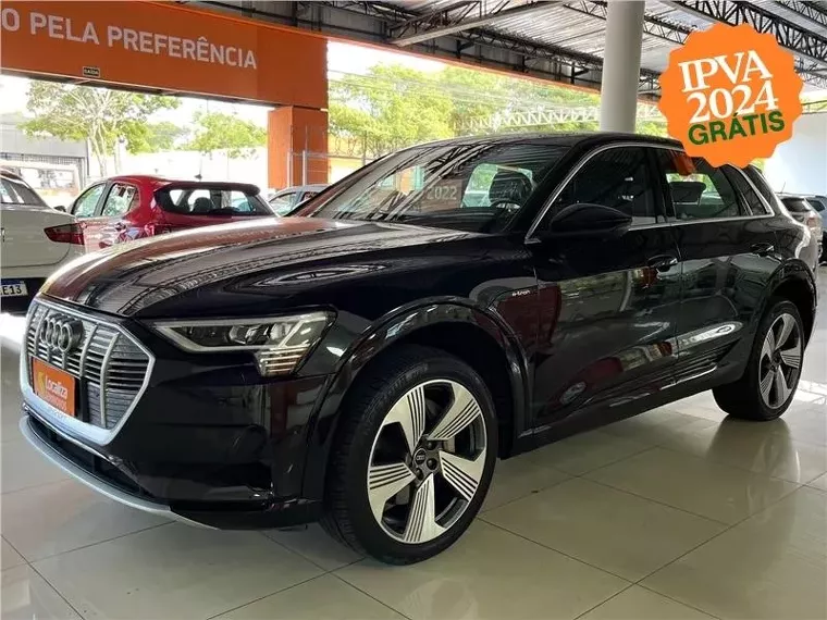 Audi E-tron Preto 7