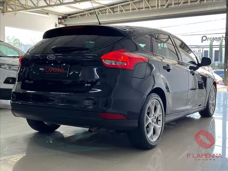 Ford Focus Preto 6