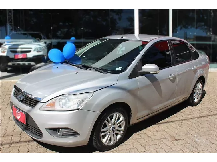 Ford Focus Prata 4