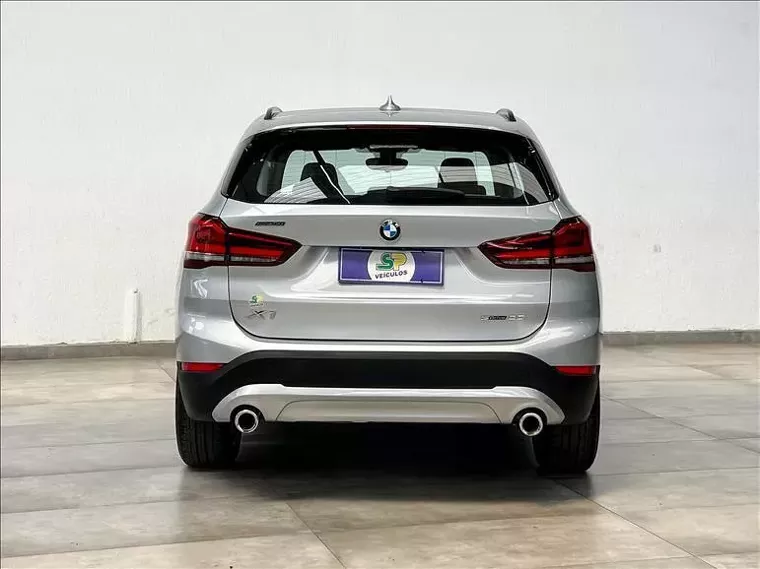 BMW X1 Cinza 8