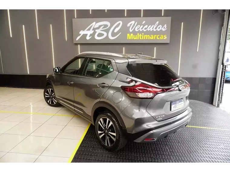 Nissan Kicks Cinza 2