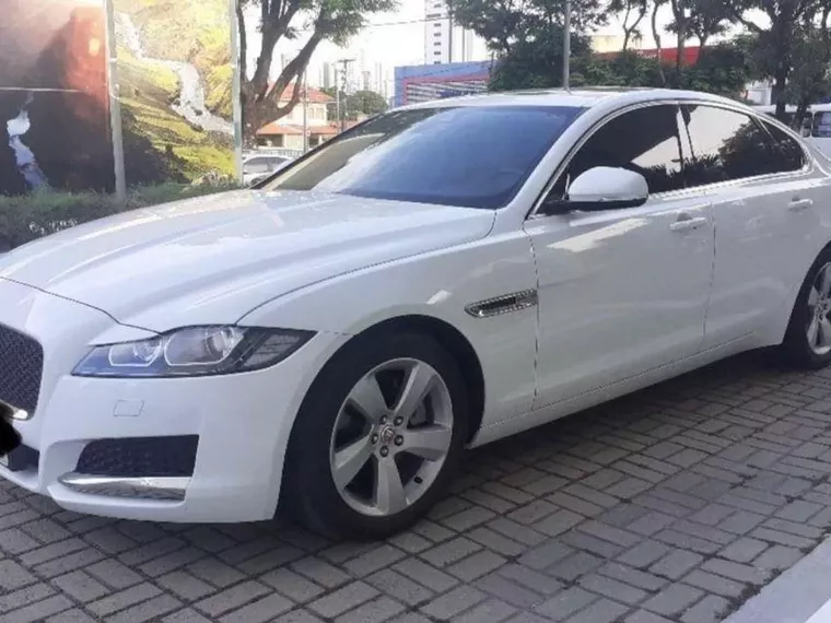 Jaguar XF Branco 3