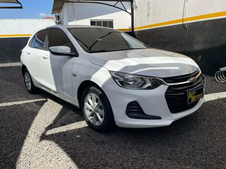 Chevrolet Onix Branco 8