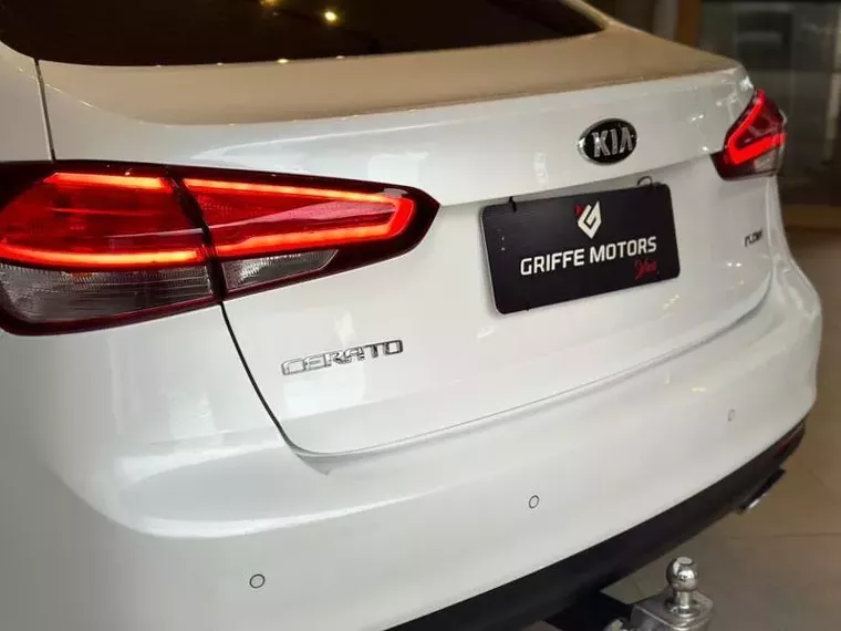 KIA Cerato Branco 8