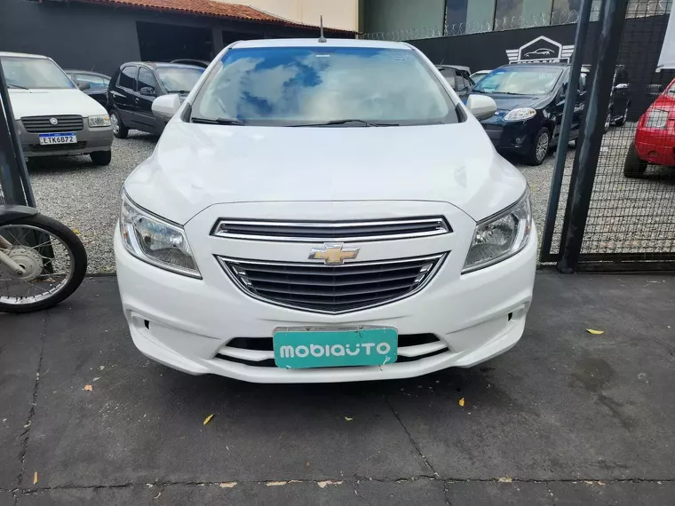 Chevrolet Onix Branco 2