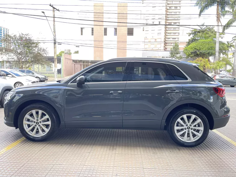 Audi Q3 Cinza 14