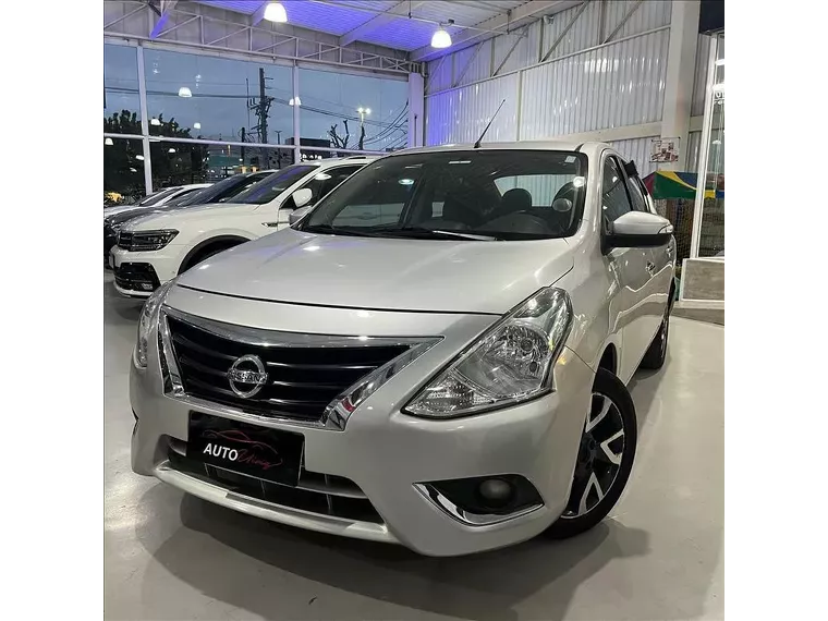 Nissan Versa Prata 1