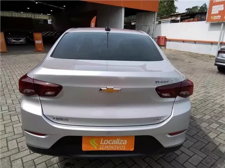 Chevrolet Onix Prata 5