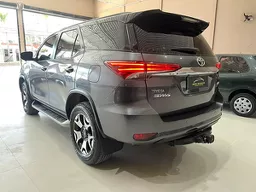 Toyota Hilux SW4