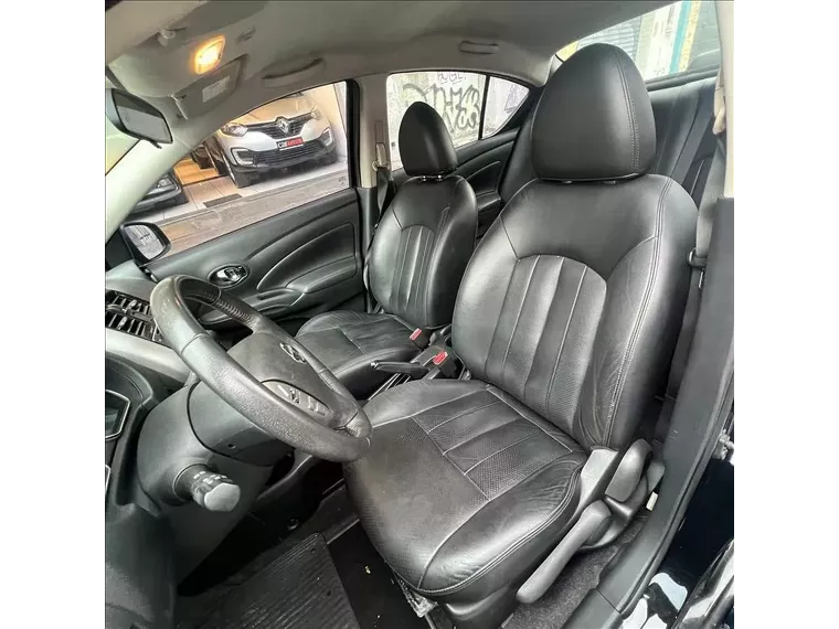 Nissan Versa Preto 3