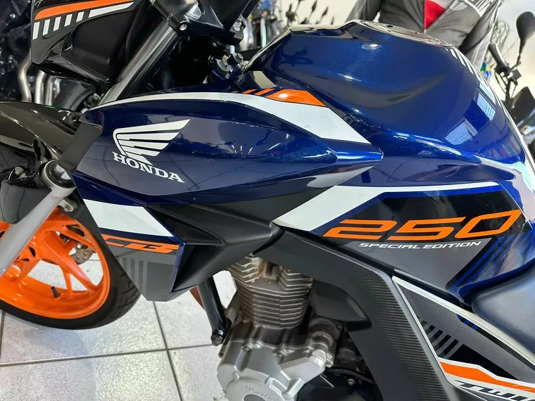 Honda CB Twister Azul 5