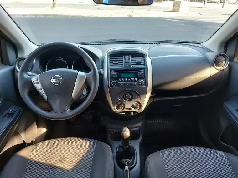 Nissan Versa Preto 11