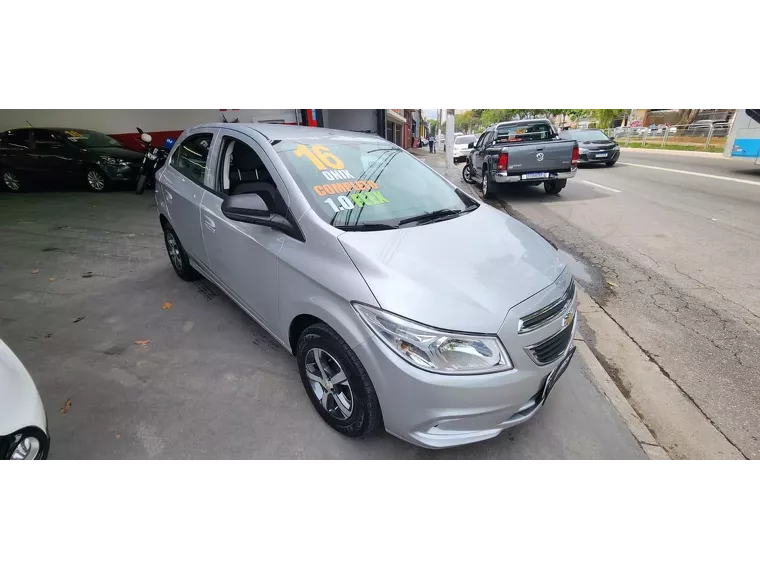 Chevrolet Onix Prata 9