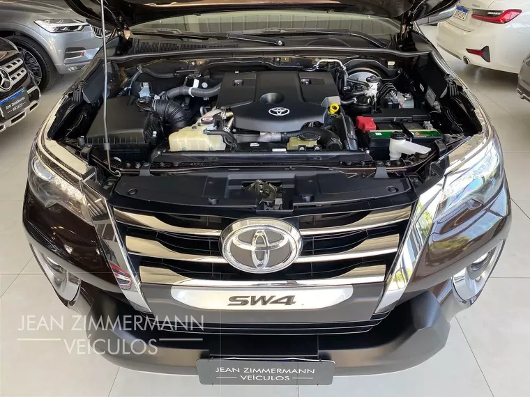 Toyota Hilux SW4 Marrom 17