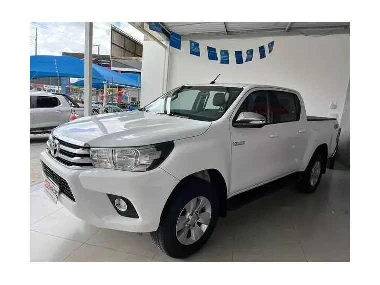 Toyota Hilux Branco 1