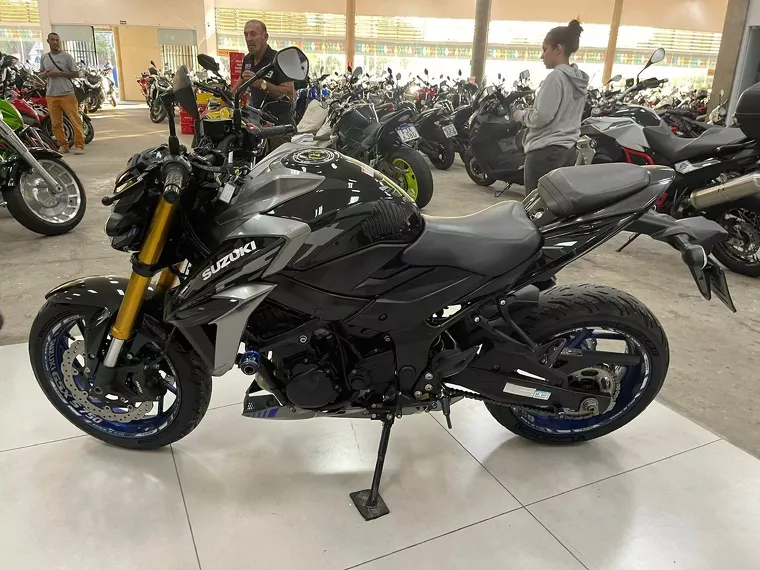 Suzuki GSX-S Preto 23