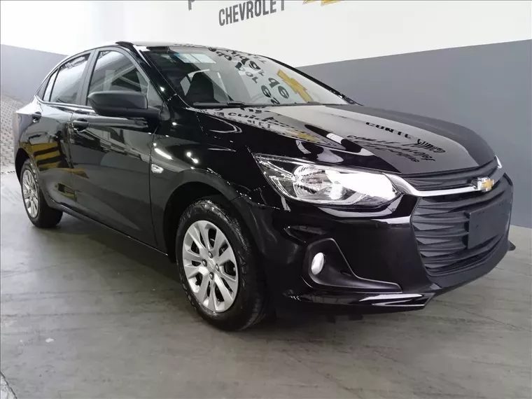 Chevrolet Onix Preto 15