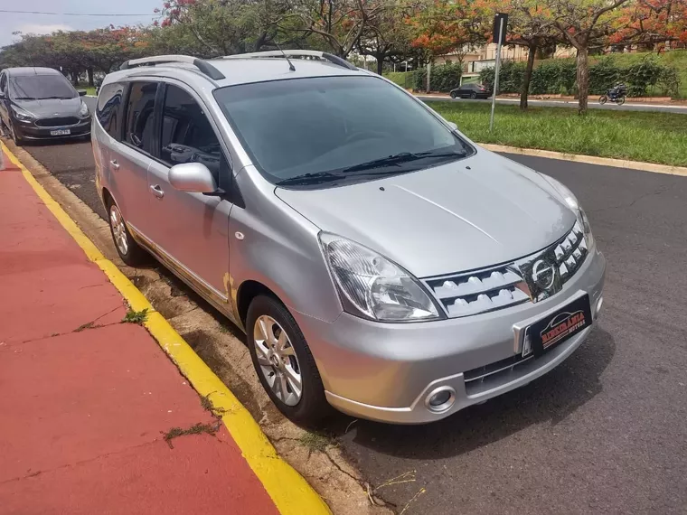 Nissan Grand Livina Prata 4