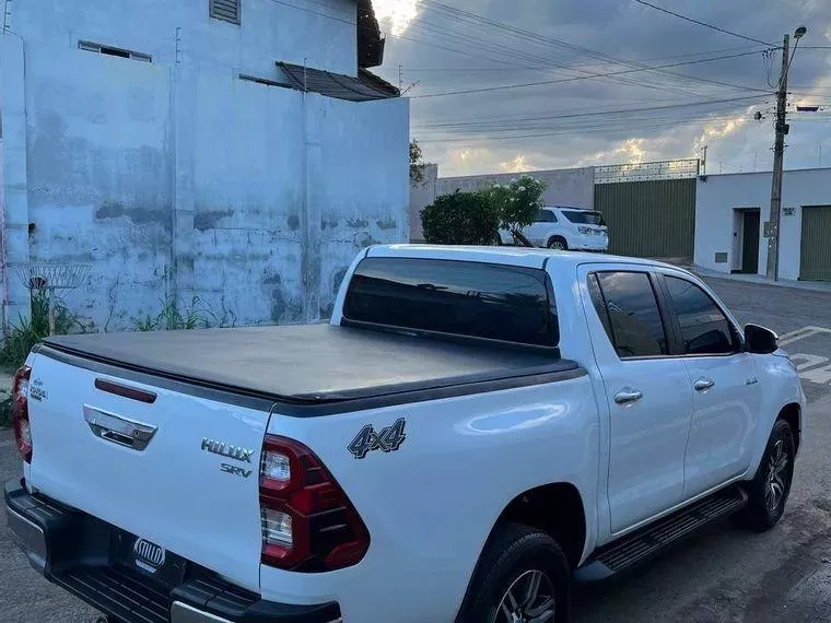 Toyota Hilux Branco 4