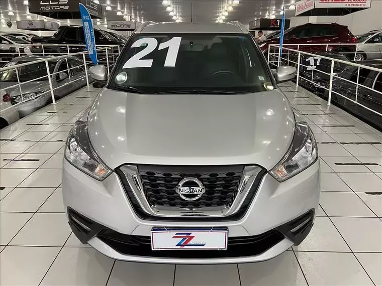 Nissan Kicks Prata 11