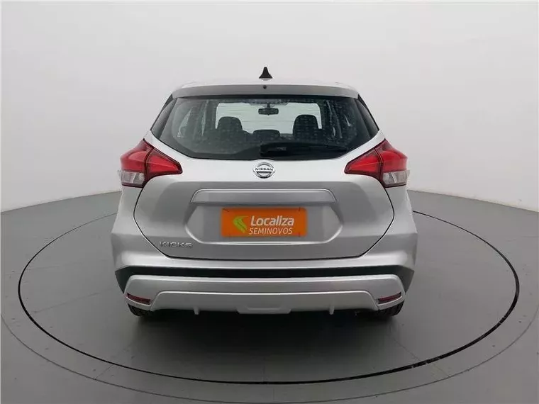 Nissan Kicks Prata 2