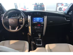 Toyota Hilux SW4