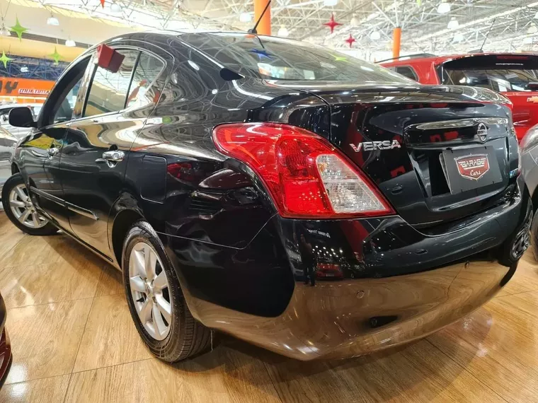 Nissan Versa Preto 4