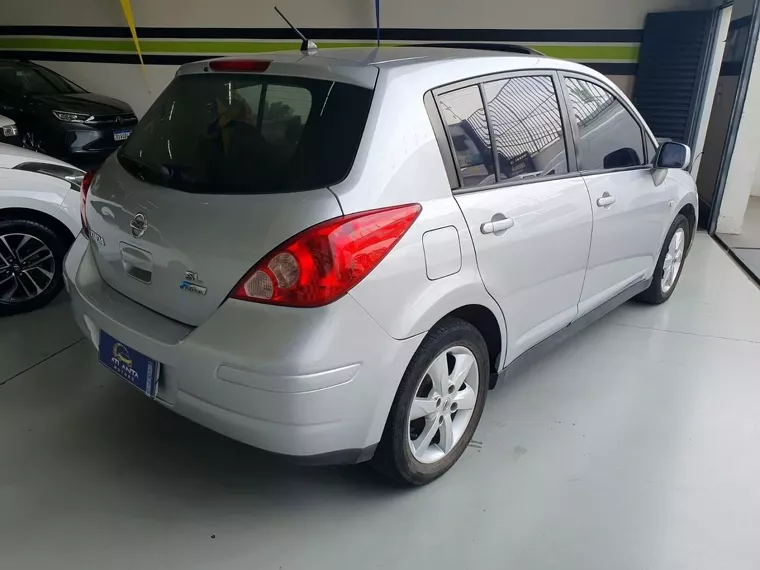 Nissan Tiida Prata 4