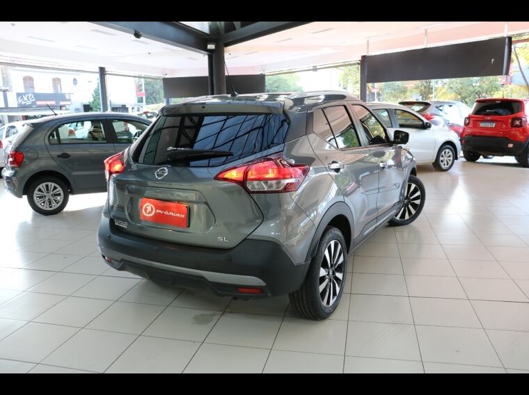 Nissan Kicks Cinza 2