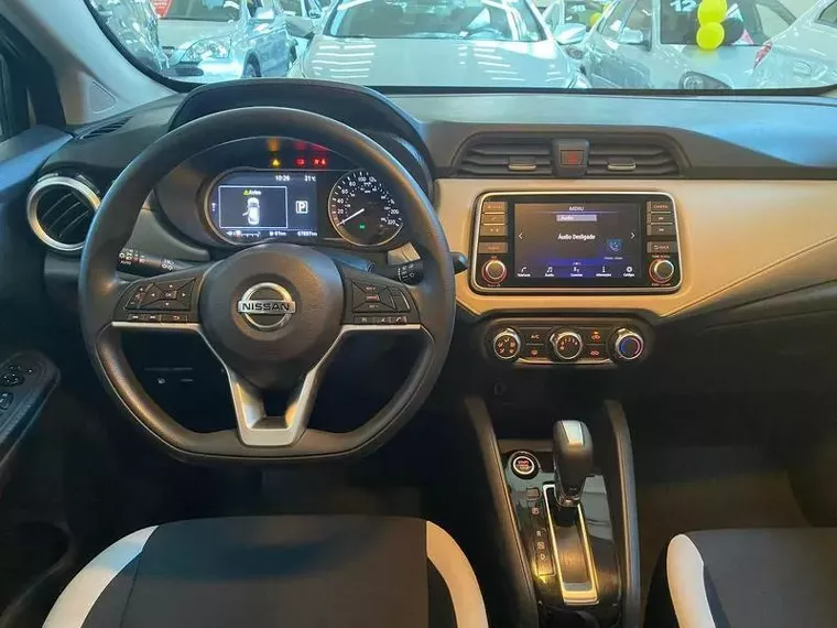 Nissan Versa Prata 6