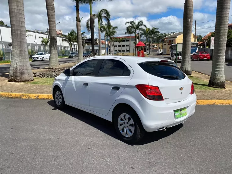 Chevrolet Onix Branco 5