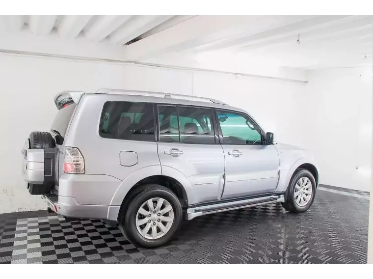 Mitsubishi Pajero Full Prata 10