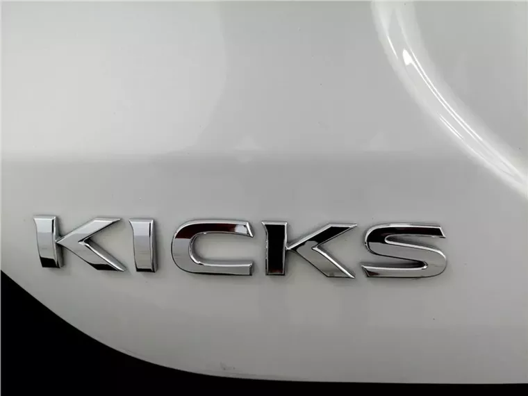 Nissan Kicks Branco 16