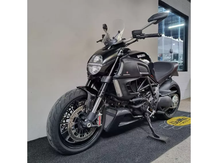 Ducati Diavel Preto 5