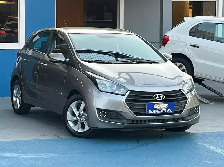 Hyundai HB20 Prata 1