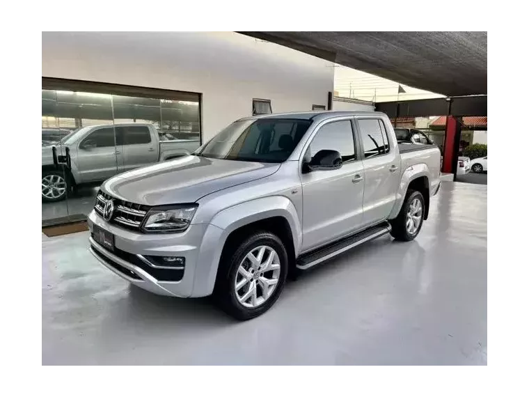 Volkswagen Amarok Prata 1