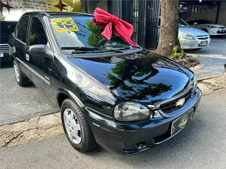 Chevrolet Classic Preto 3