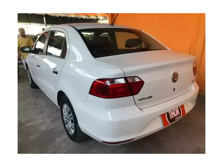 Volkswagen Voyage Branco 3