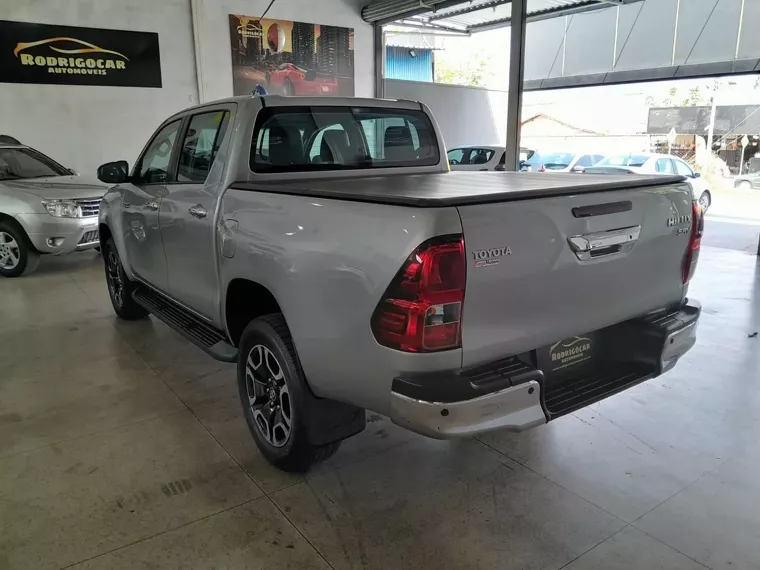 Toyota Hilux Prata 7