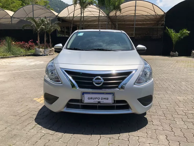 Nissan Versa Prata 9