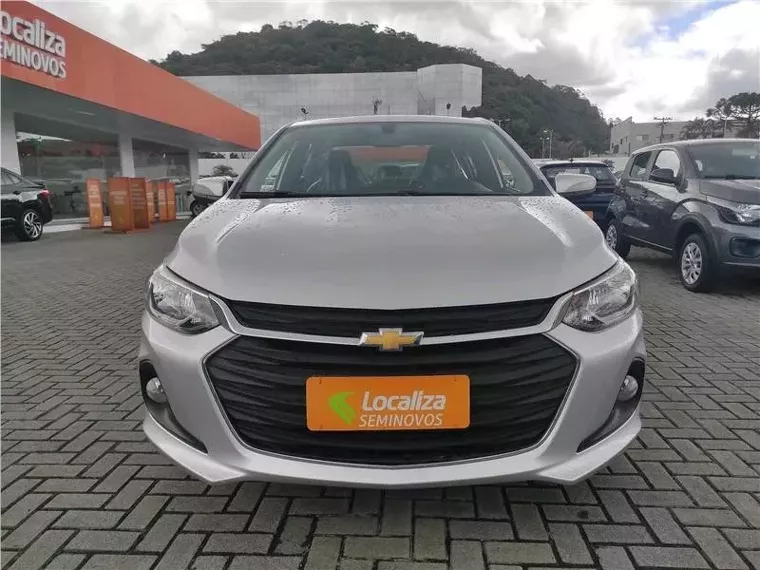 Chevrolet Onix Prata 6