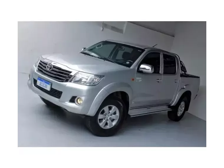 Toyota Hilux Prata 4