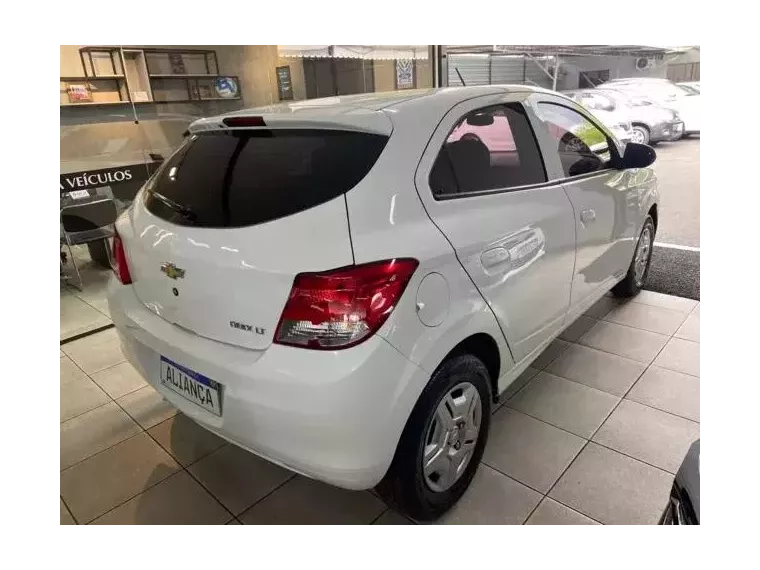 Chevrolet Onix Branco 5