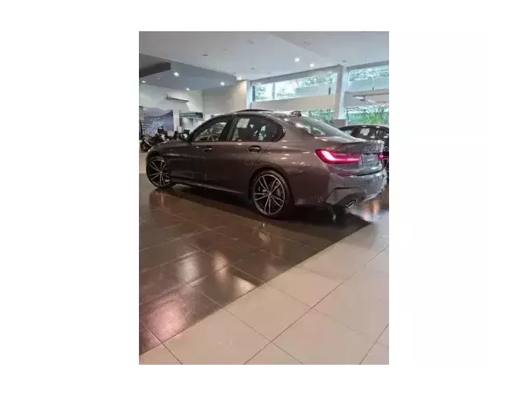 BMW 320i Cinza 10