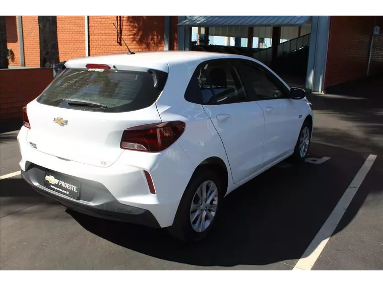 Chevrolet Onix Branco 1